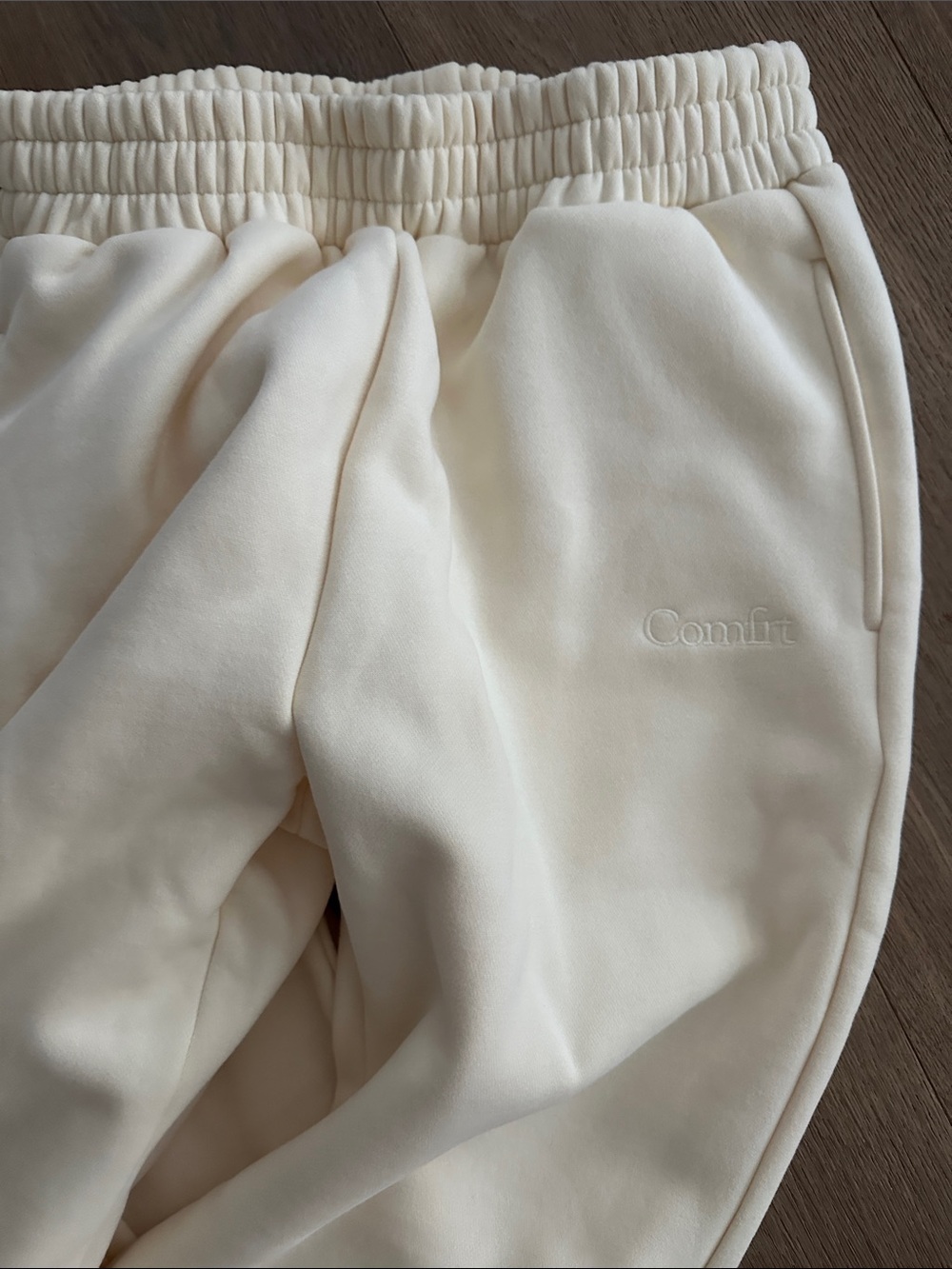 COMfRT Pale Yellow Women’s Hoodie and Medium Joggers New with Tags - Picture 4 of 5